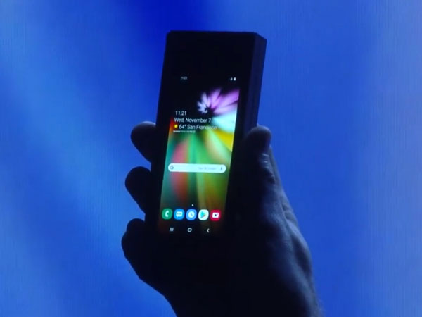 Сложенный телефон от Samsung