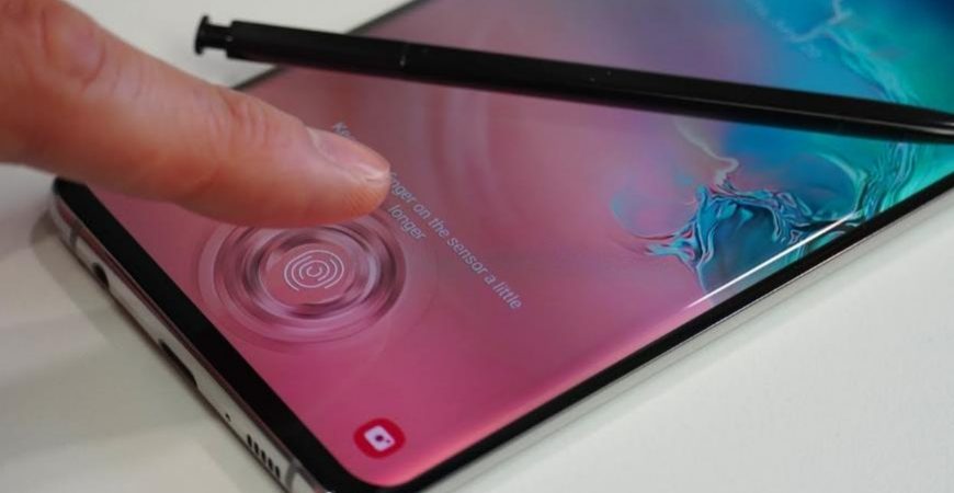 Экран блокировки и датчик отпечатков пальцев на Samsung