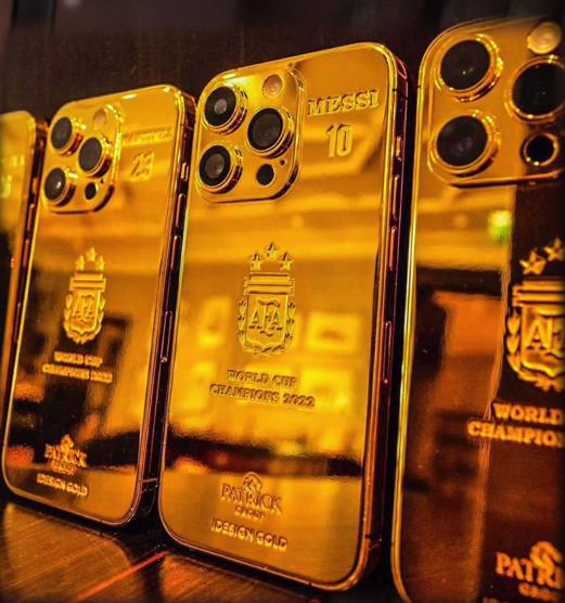 Золотые iPhone 14 Pro