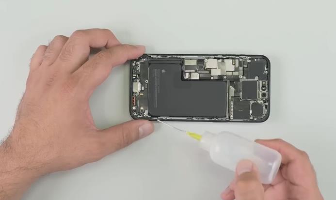 В iPhone 16 увеличат батарею?