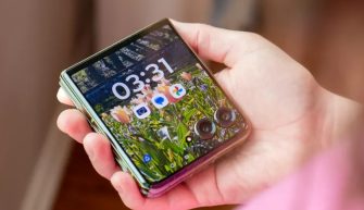 Android 15 для Motorola Razr Plus