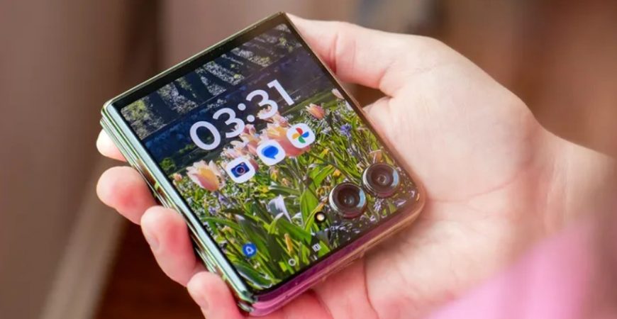 Android 15 для Motorola Razr Plus